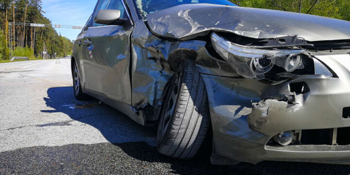 Furia en la Carretera durante el Tráfico en Hora Pico en Beverly Hills