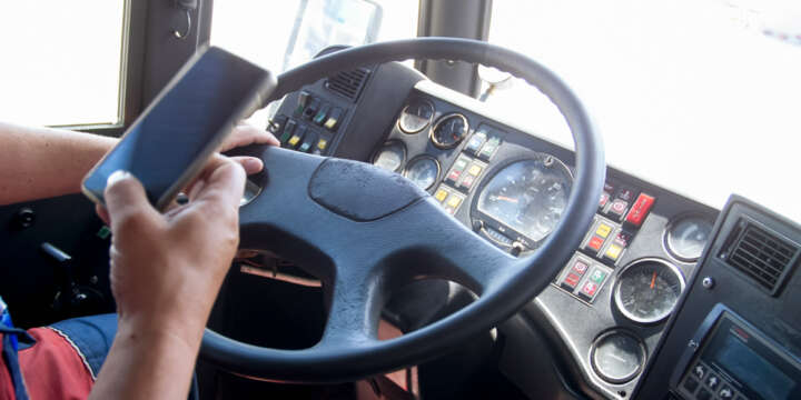 Distracciones Comunes de los Conductores de Camiones